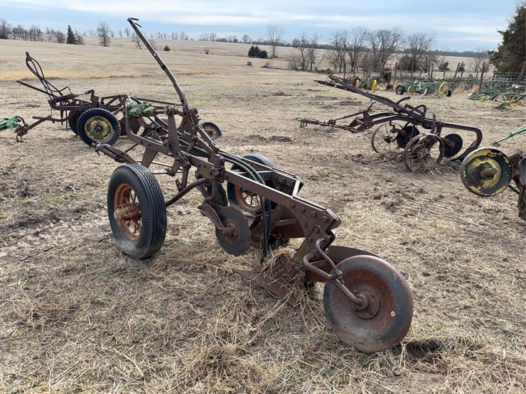 john-deere-two-bottom-plow-image-22