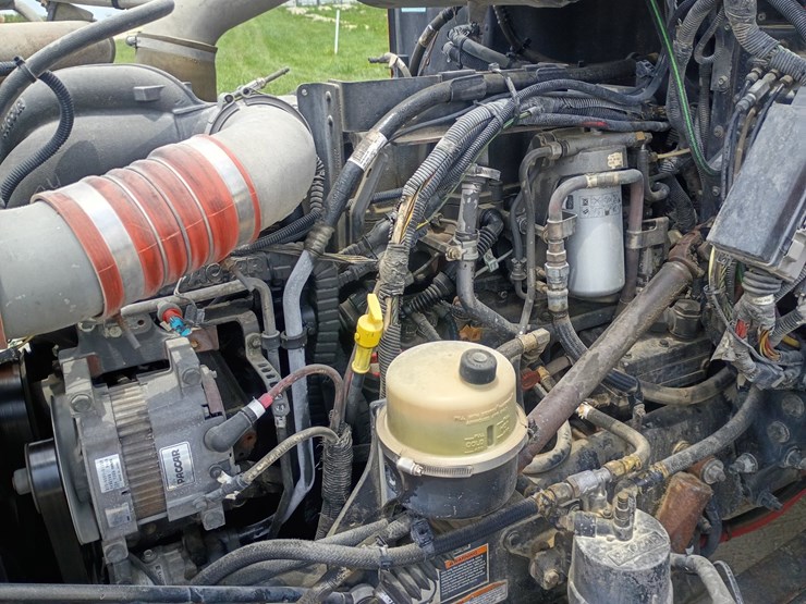 2012-peterbilt-384-image-19