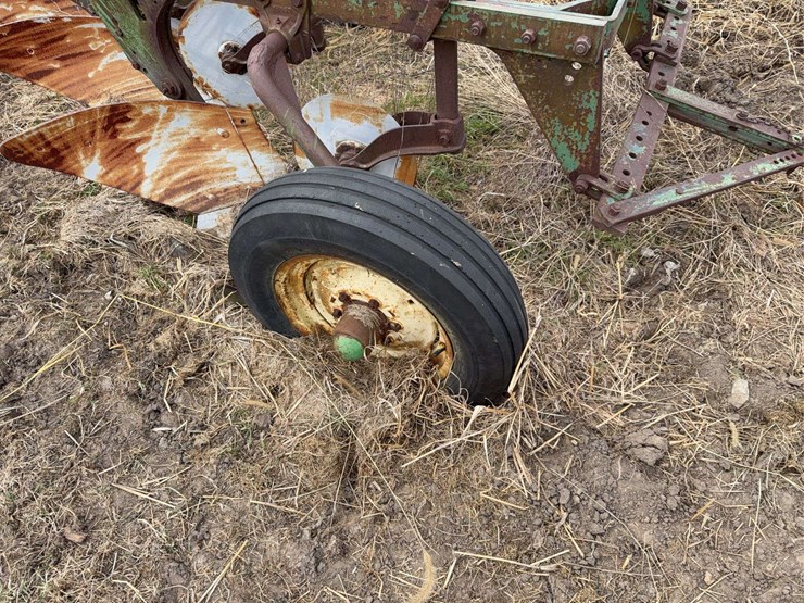 john-deere-pull-type-five-bottom-plow-image-10