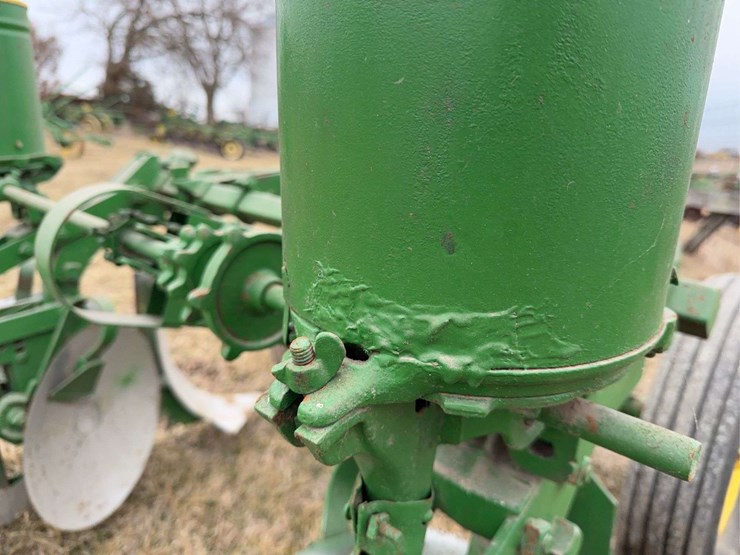 john-deere-two-row-pull-type-planter-image-27