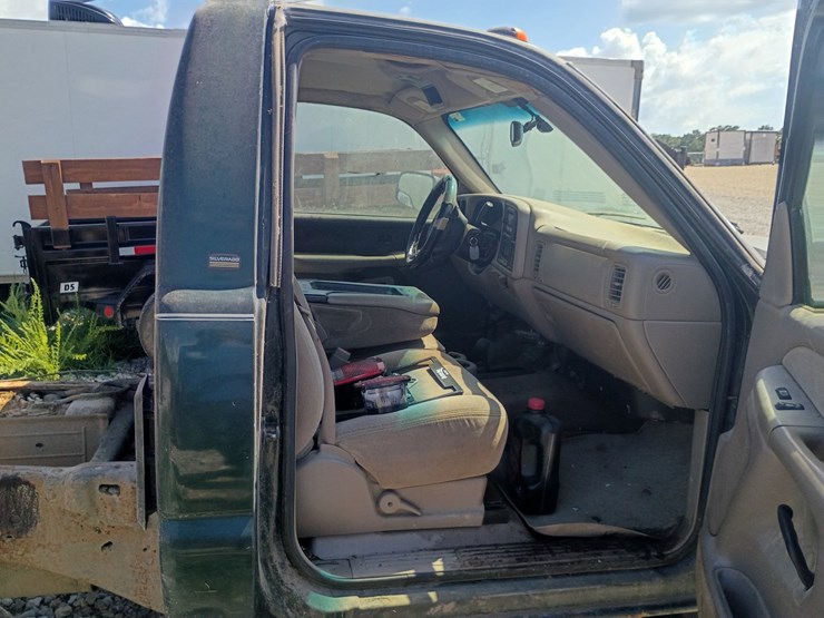 2001-chevrolet-silverado-3500-image-24