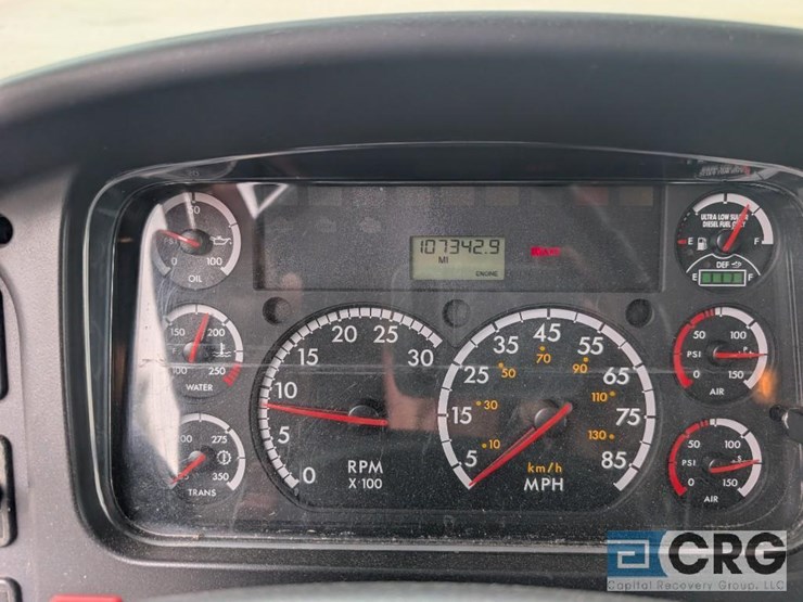 2011-freightliner-m2-stakebed-truck-image-5