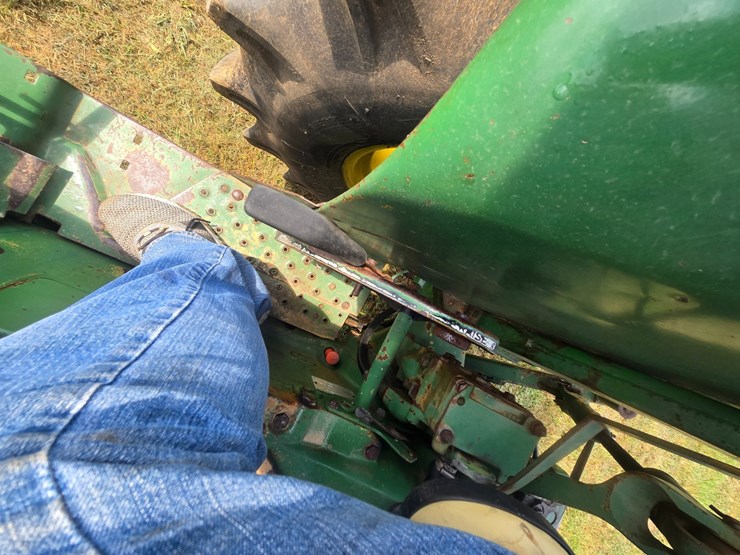 john-deere-2240-image-27