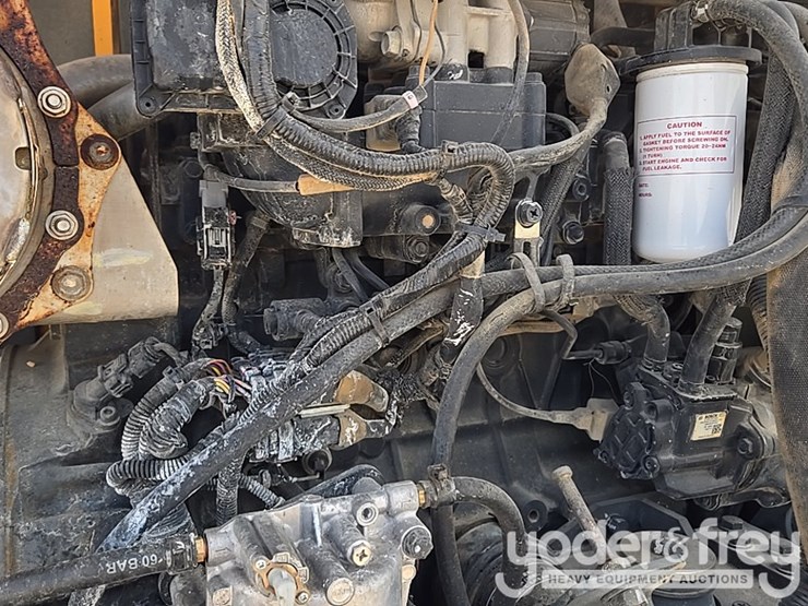 2015-hyundai-80cr-9a-image-40