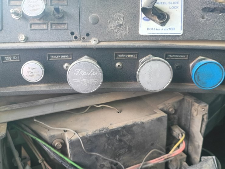 1997-mack-rd688s-image-52