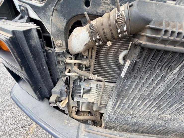 2010-ford-f550-image-46
