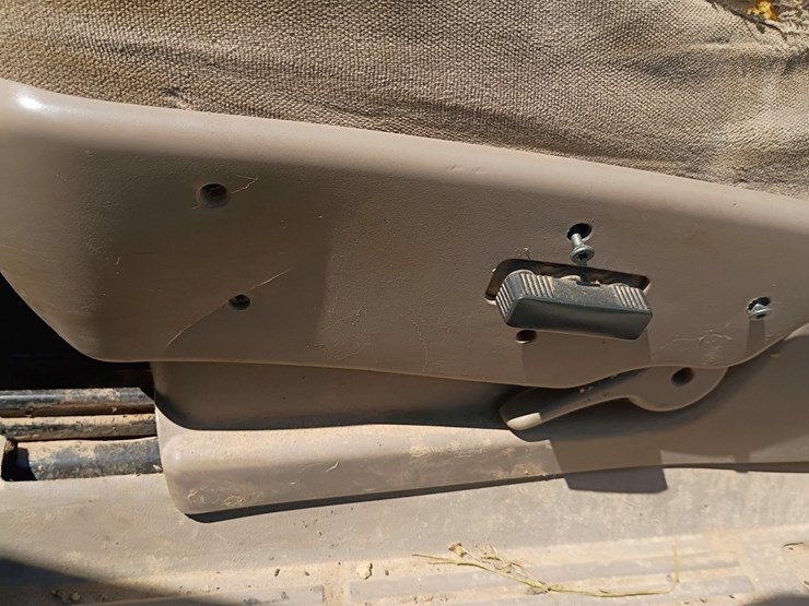 2001-chevrolet-silverado-3500-image-21
