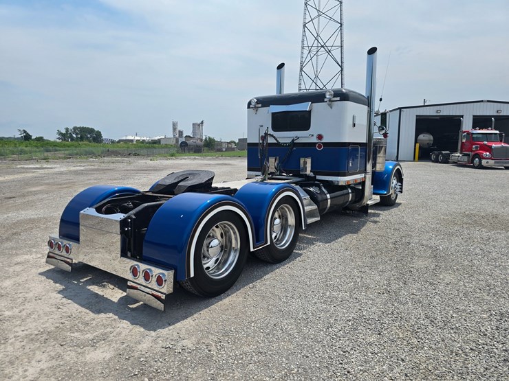 2000-peterbilt-379-image-27