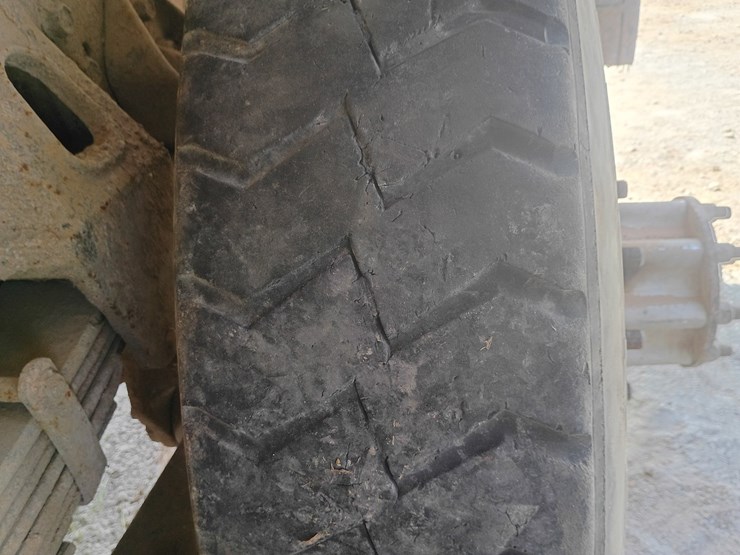 2008-sterling-l9500-image-104