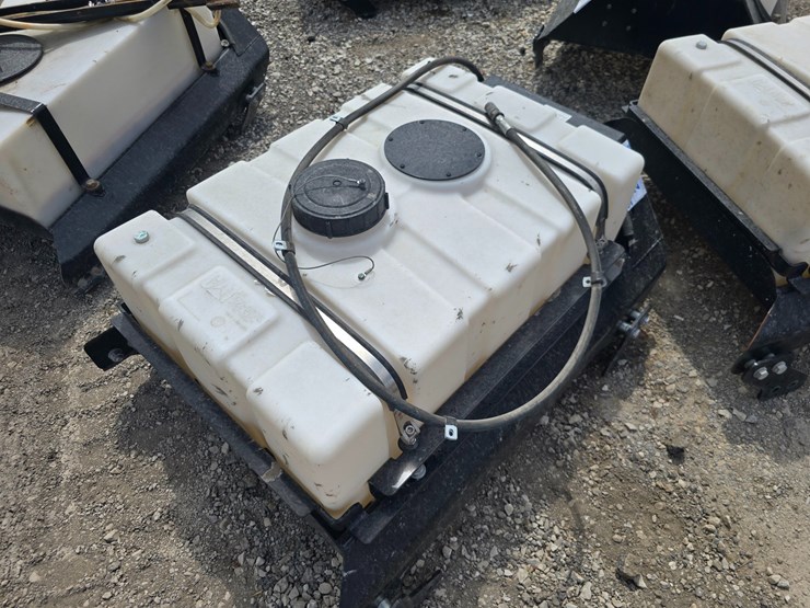 #22542-•-sprayer-tank-skid-steer-roof-mount-image-2