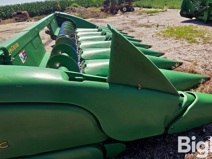2010-john-deere-608c-image-12
