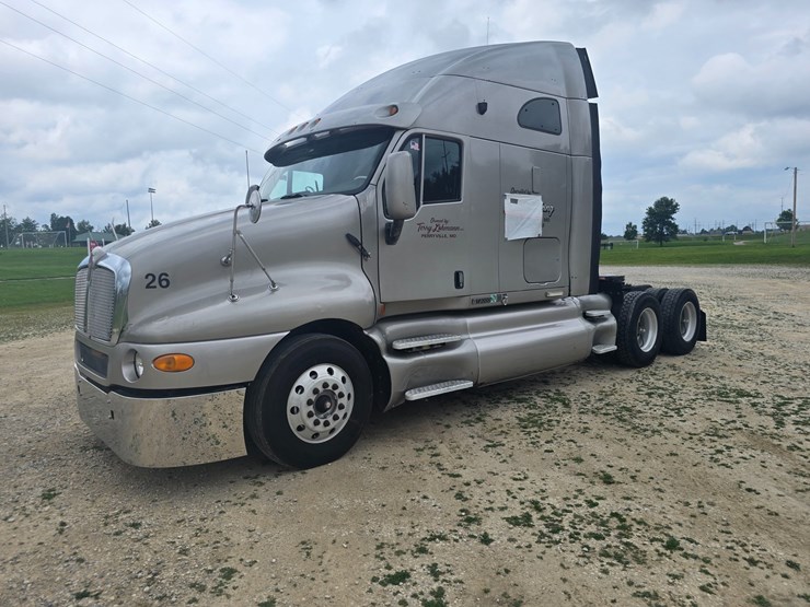 2010-kenworth-t2000-image-4