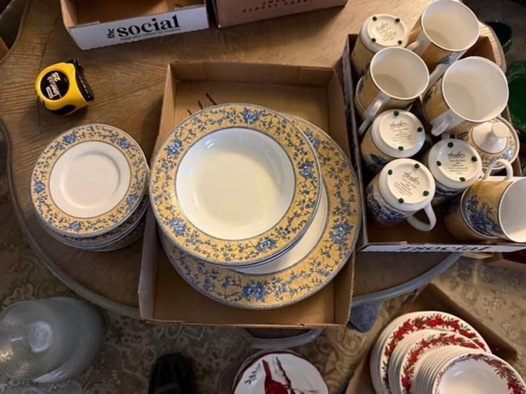 english-toile-porcelain-dishes-image-2