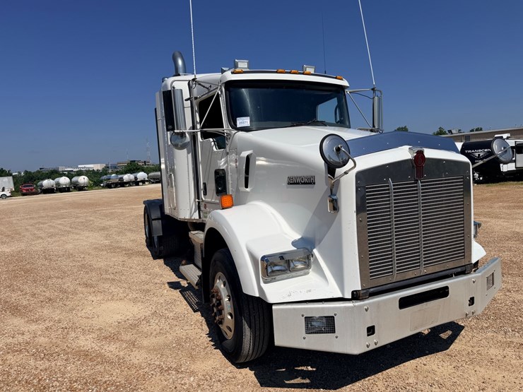 2010-kenworth-t800-image-19