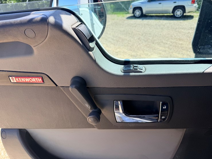 2010-kenworth-t800-image-111