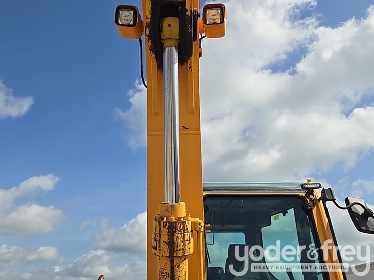 2015-hyundai-80cr-9a-image-30