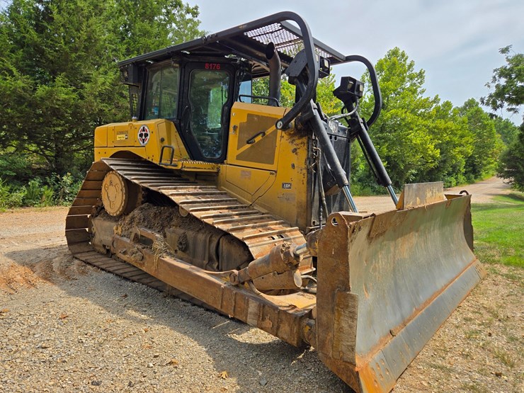 2019-caterpillar-d6-image-14