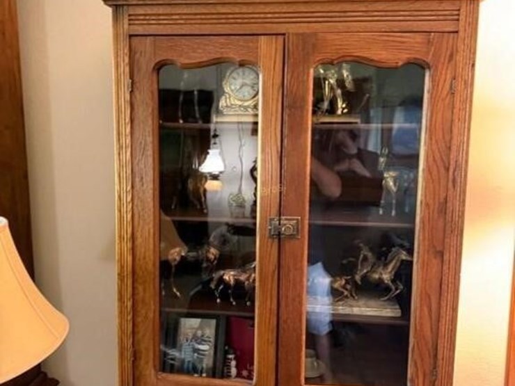 oak-wood-display-cabinet-image-4