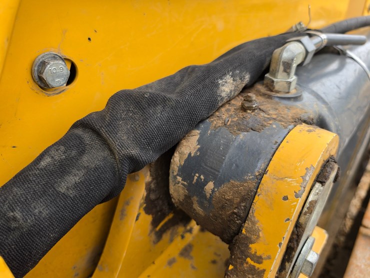 2015-deere-700k-image-86