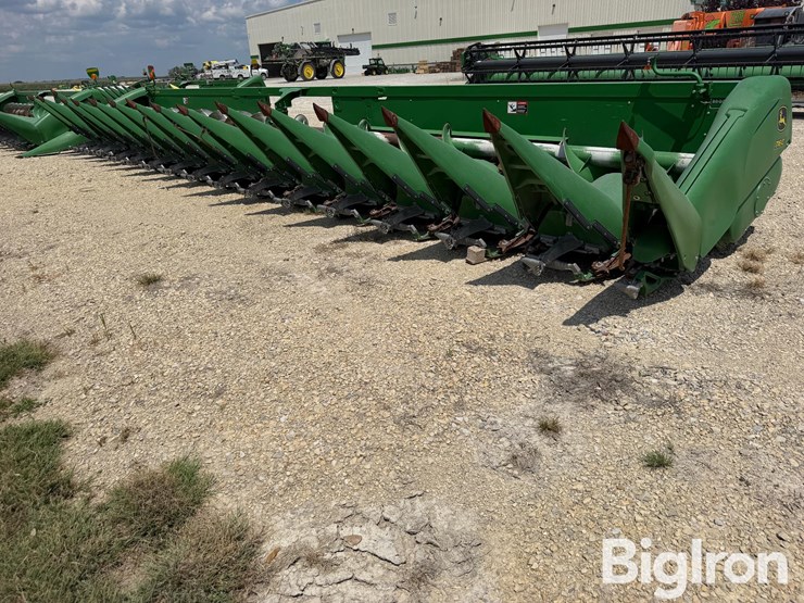2020-john-deere-716c-image-3