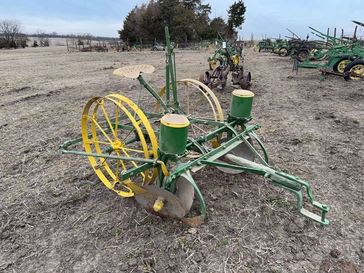 john-deere-two-row-planter-image-7