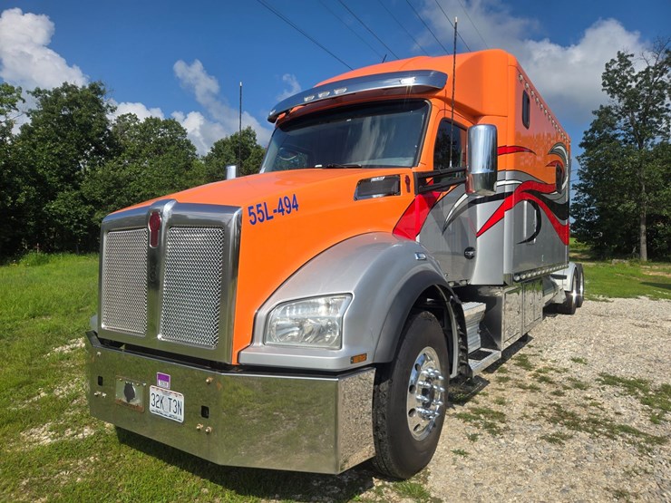 2019-kenworth-t880-image-1