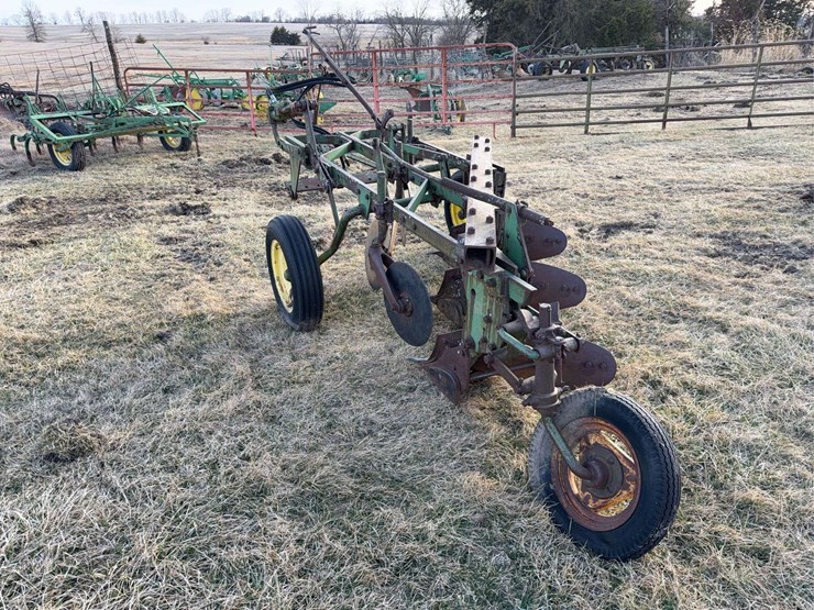 john-deere-pull-type-three-bottom-plow-image-5