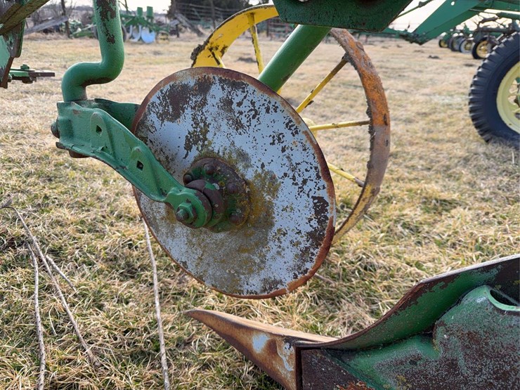 john-deere-pull-type-two-bottom-plow-image-25