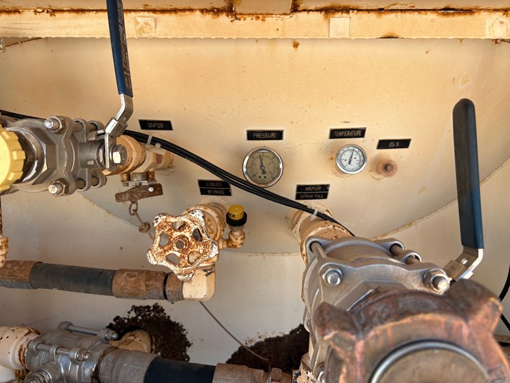 2004-peterbilt-330-image-6