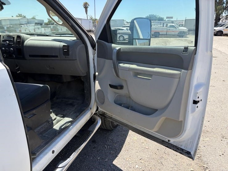 2012-gmc-sierra-2500-image-10