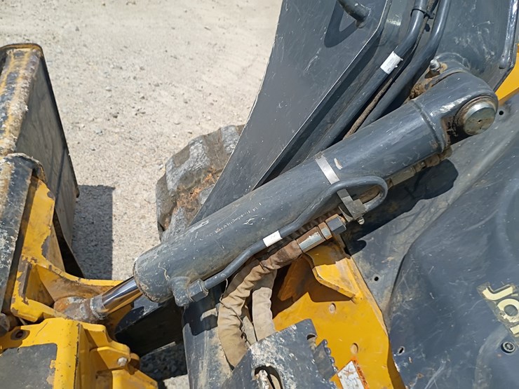 deere-325g-image-48