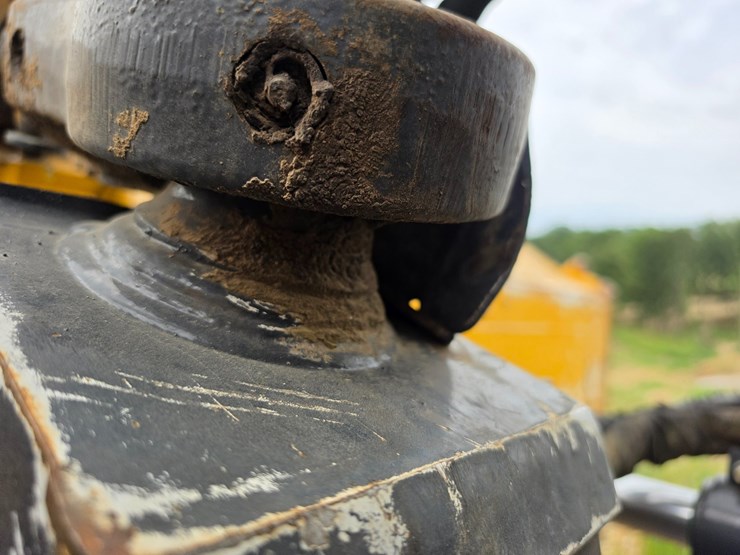 2015-deere-700k-image-110