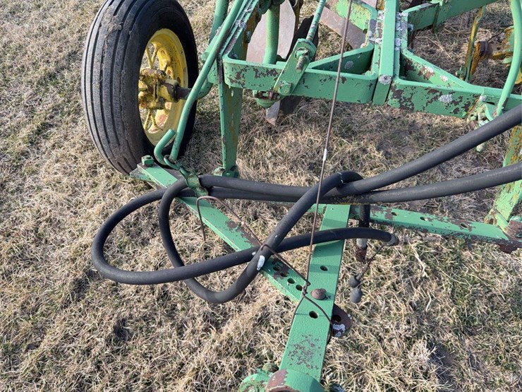 john-deere-pull-type-three-bottom-plow-image-15