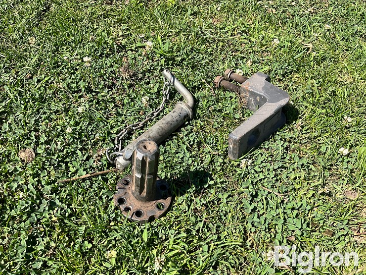 2019-massey-ferguson-5711-image-12