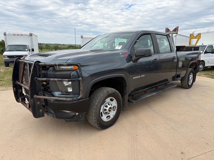 2020-chevrolet-silverado-2500hd-image-2