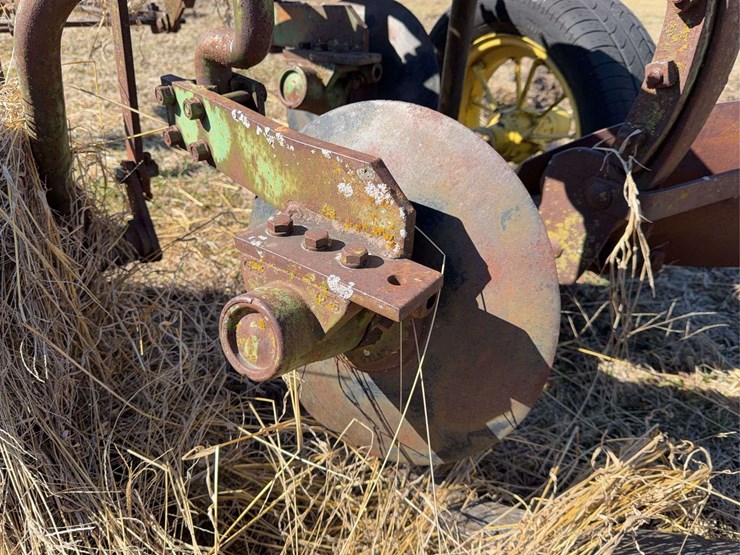 john-deere-pull-type-two-bottom-plow-image-21