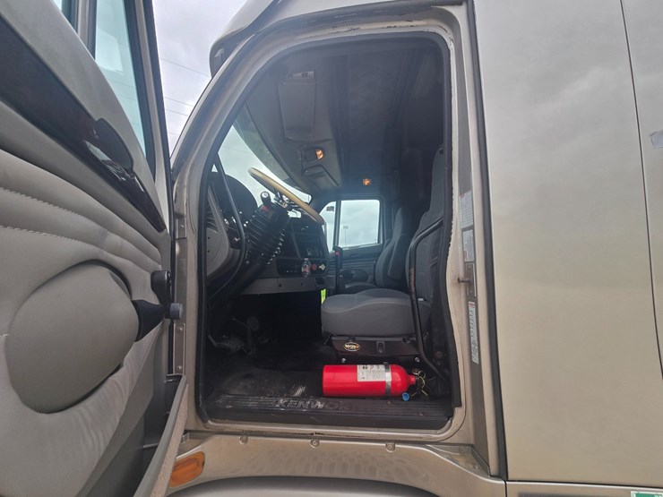 2010-kenworth-t2000-image-54