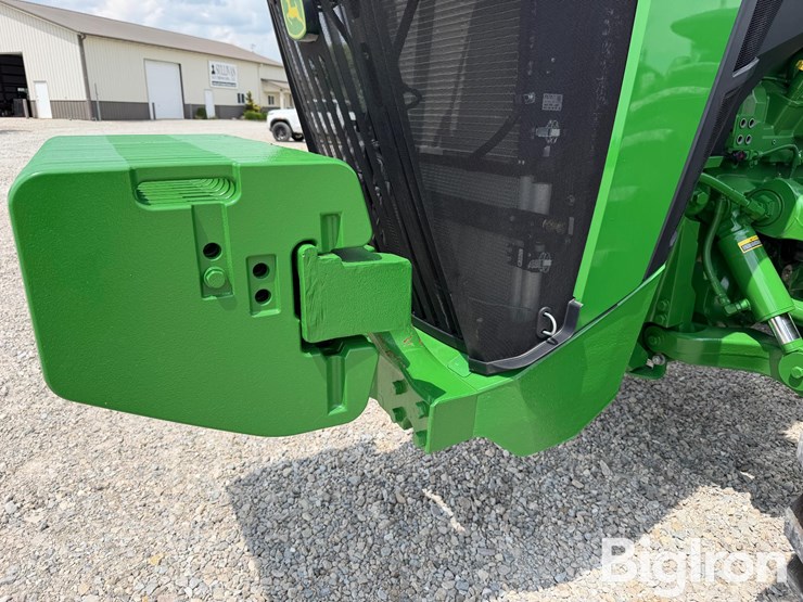 2025-john-deere-8r-370-image-9