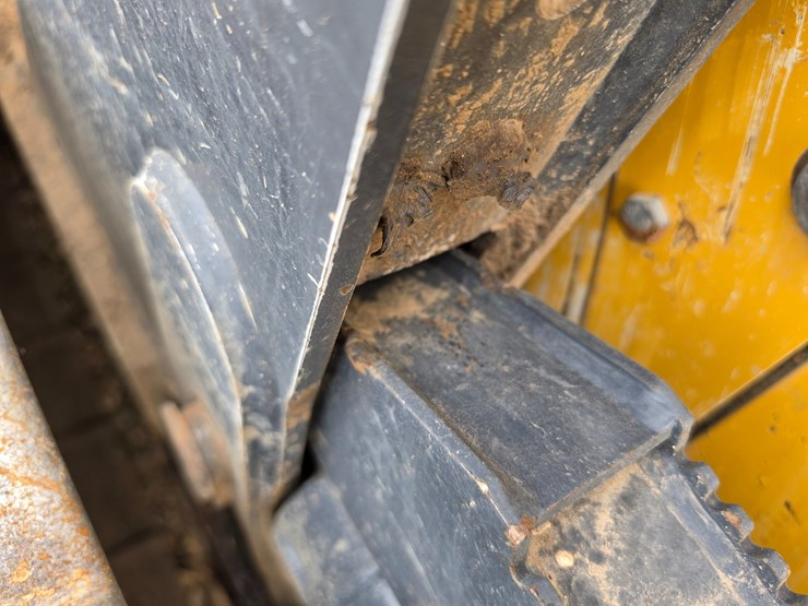 2015-deere-700k-image-88