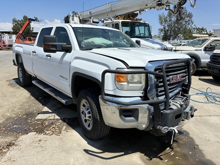 2015-gmc-3500hd-image-2