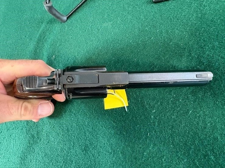colt-diamondback-22lr-revolver-image-9