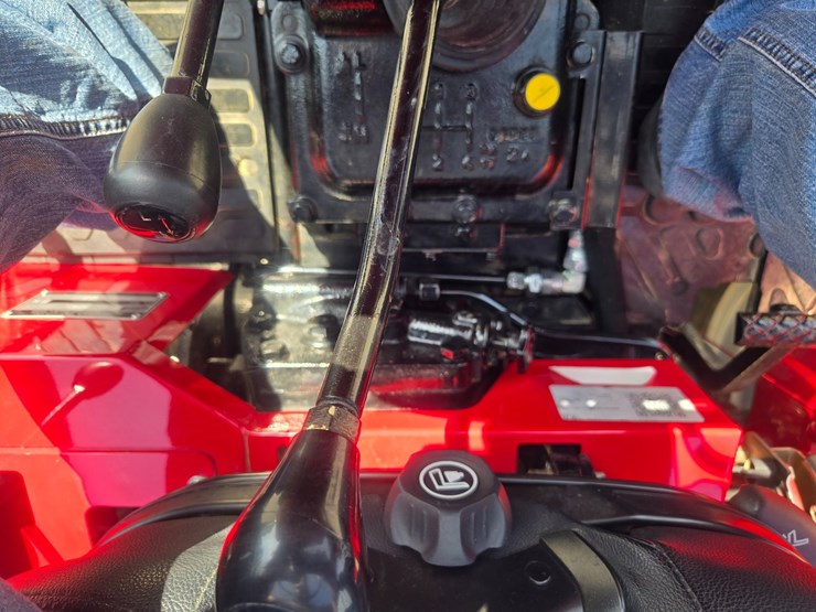 2023-mahindra-4550-image-44