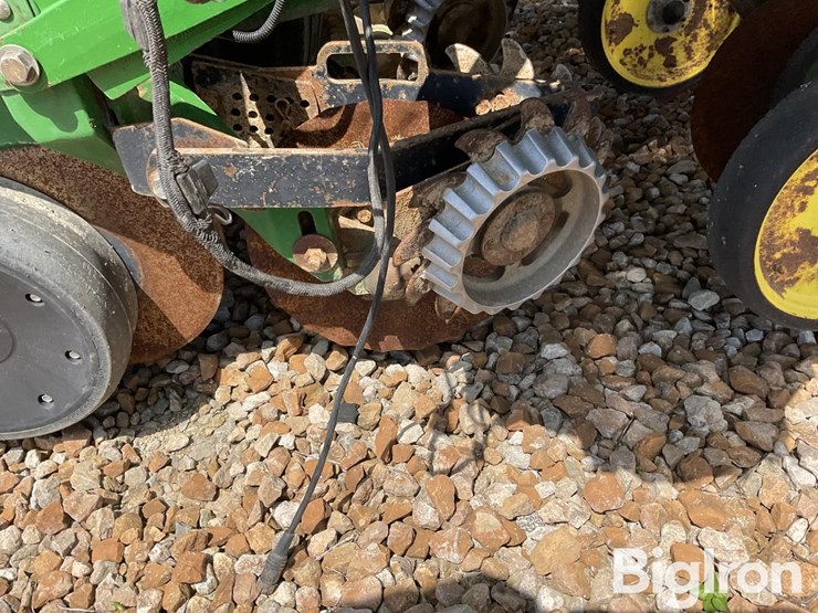 2010-john-deere-1770nt-image-18