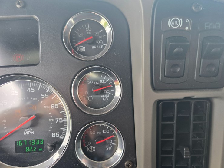 2010-kenworth-t2000-image-68