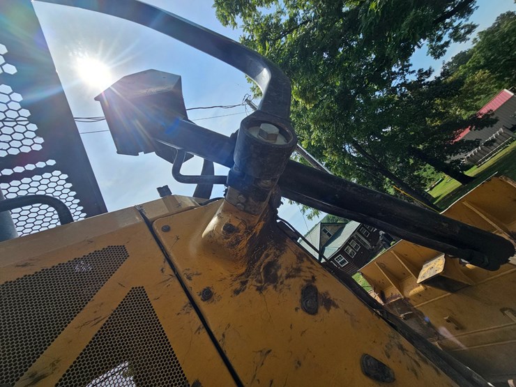 2019-caterpillar-d6-image-108