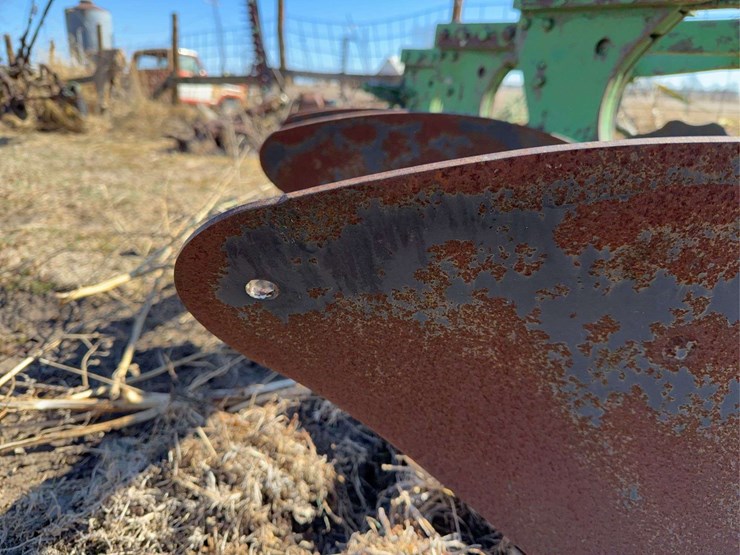 john-deere-three-point-four-bottom-plow-image-12