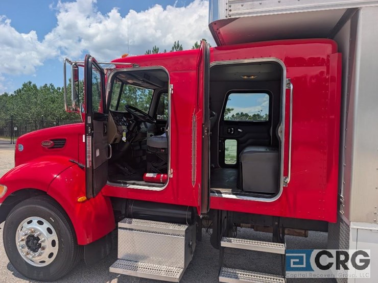 2009-peterbilt-335-image-29