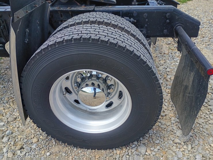 2008-freightliner-m2-106-image-70