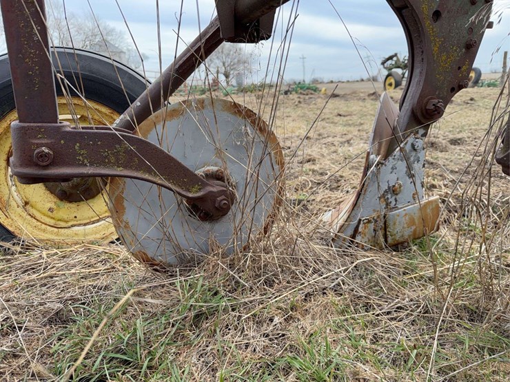 john-deere-pull-type-five-bottom-plow-image-34