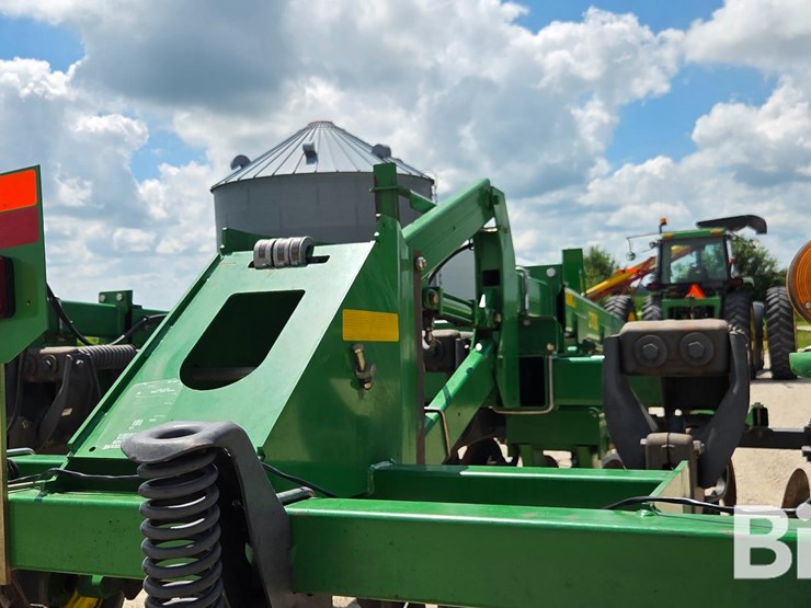 2010-john-deere-2700-image-20